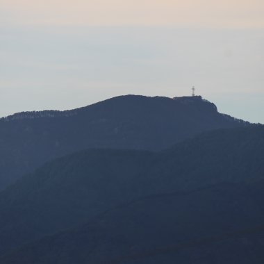 Under the Gaze of Eagles: Mountain Nature Trails