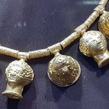 Roccagloriosa and the Gold of Lucanians