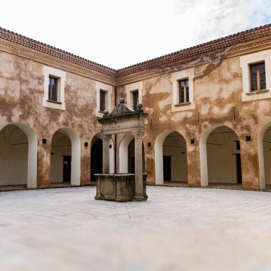 Novi Velia from the Greeks to the Barons