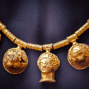 Roccagloriosa and the Gold of Lucanians