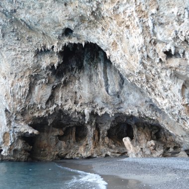 The Bones’ Grotto and the Mammoth